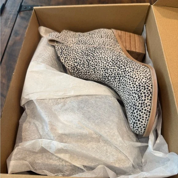 TOMS Constance Heeled Boot - Picture 9 of 12